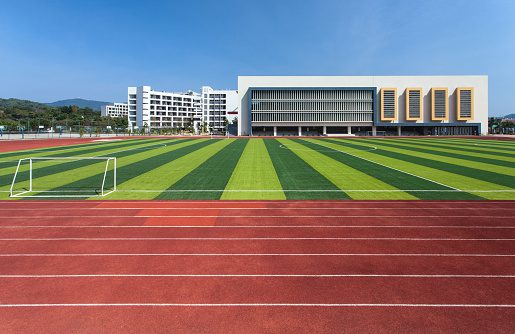 انشاء ملاعب كرة القدم والبادل بالتقسيط 2025